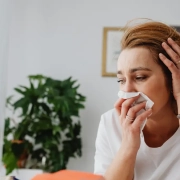 Allergie respiratorie e inquinamento atmosferico estivo: rischi, cause e soluzioni pratiche