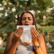 Allergia ai pollini: quando iniziare la prevenzione e perché è importante la diagnosi precoce